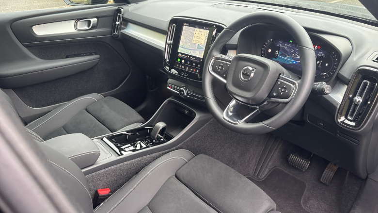 Volvo XC40 2.0 B3P Plus Black Edition 5dr Auto Petrol Estate